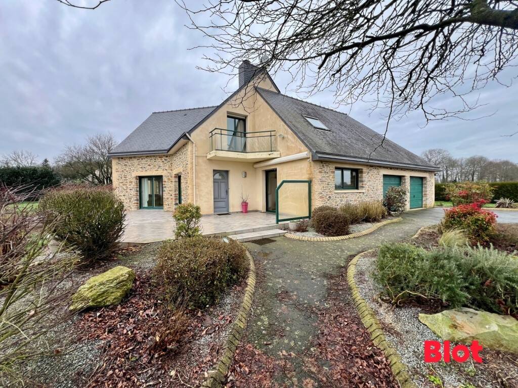 Maison à vendre, 181m², SAINT MEEN LE GRAND
