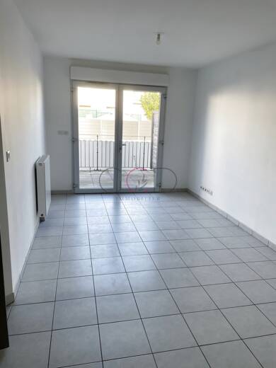 Appartement à louer 904 € 2 pièces 1 chambre 56 m² Dernier étage, Étage 2/2 Coudoux 13111