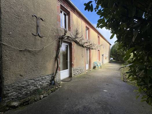 Maison à vendre 144 400 € 5 pièces 2 chambres 132,5 m² 45 890 m² de terrain Gacé 61230