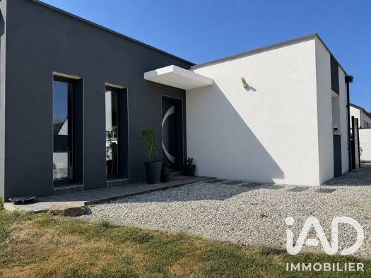 Maison de plain-pied à vendre 416 000 € 6 pièces 4 chambres 156 m² 741 m² de terrain Héric 44810