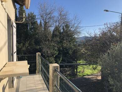 Appartement à louer 580 € 2 pièces 1 chambre 35 m² Étage 1/2 Carnoules 83660