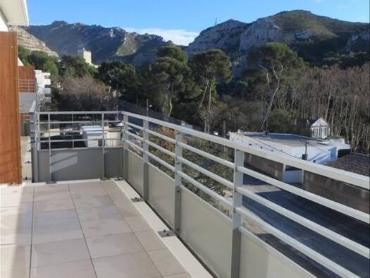 Appartement à louer 985 € 3 pièces 2 chambres 58,9 m² Étage 4/4 Saint Tronc Marseille 10ème arrondissement 13010