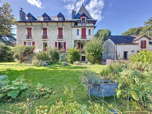 Maison à vendre 368 000 € 9 pièces 6 chambres 240 m² 1 350 m² de terrain Nay 64800