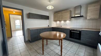 Appartement à louer 1 030 € 3 pièces 2 chambres 63 m² Étage 2/3 Saint Pierre Pontarlier 25300