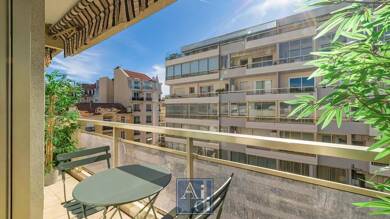 Appartement à louer 4 000 € 4 pièces 3 chambres 90 m² 5ème étage Cannes 06400