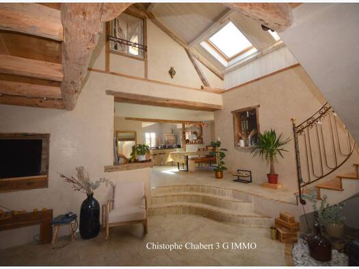 Villa à vendre 399 000 € 10 pièces 4 chambres 340 m² 5 841 m² de terrain Saint-Hilaire-les-Monges 63380