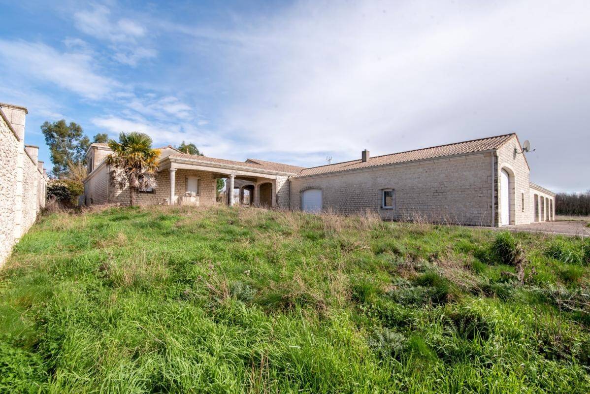 Maison à vendre, 473m², SAINT JULIEN L'ARS