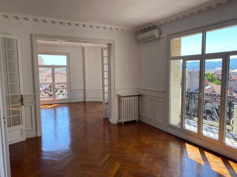 Maison à louer, 252m², MARSEILLE 8E