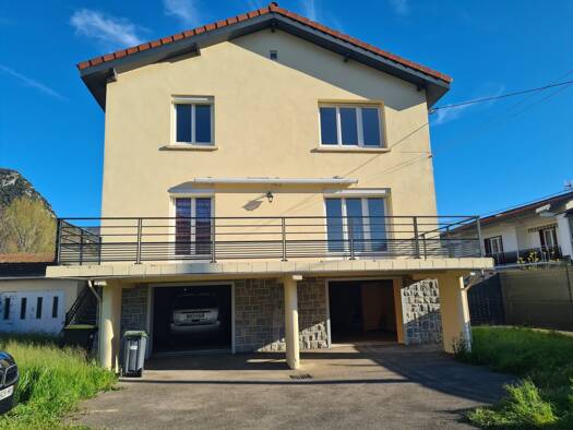 Villa à vendre 235 000 € 4 pièces 3 chambres 134 m² 373 m² de terrain Tarascon sur Ariege 09400