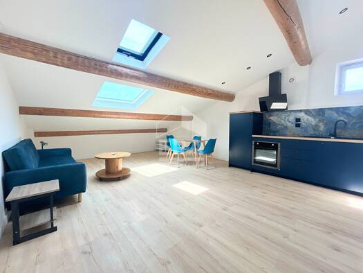 Appartement à louer 670 € 2 pièces 1 chambre 29 m² Étage 3/3 La Tour-d'Aigues 84240