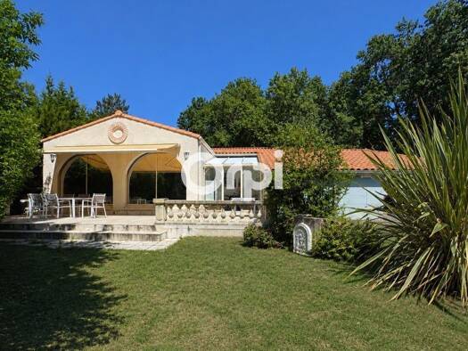 Maison à vendre 545 000 € 5 pièces 3 chambres 142 m² 4 770 m² de terrain Breuillet 17920