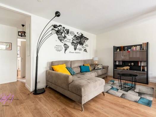 Appartement à vendre 330 000 € 3 pièces 2 chambres 73 m² Bons-en-Chablais 74890