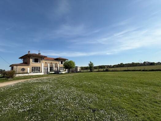 Villa à vendre 108 000 € 9 pièces 6 chambres 190 m² 4 305 m² de terrain La Genetouze 17360