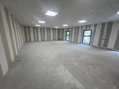 Local commercial à louer 1 070 € 110 m² de surface de vente Saint-Avé 56890