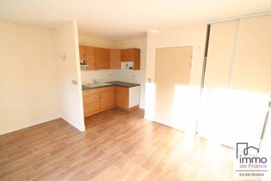 Appartement à louer 650 € 1 pièce 31,4 m² Dernier étage, Étage 5/5 Boussy-Saint-Antoine 91800