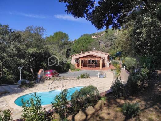 Maison de plain-pied à vendre 365 000 € 4 pièces 3 chambres 113 m² 1 303 m² de terrain Taradeau 83460