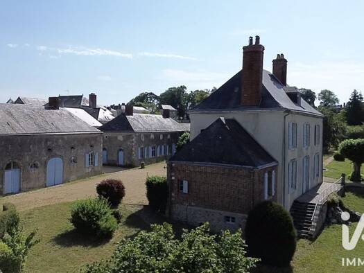 Demeure à vendre 495 000 € 7 pièces 4 chambres 212 m² 7 227 m² de terrain Sainte-Suzanne-et-Chammes 53270