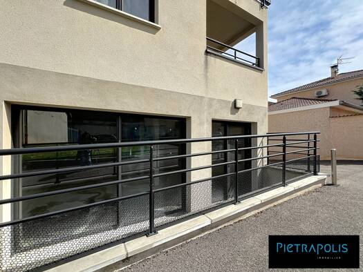 Local d'activités à vendre 120 000 € 77 m² d'espace de stockage Chavanoz 38230