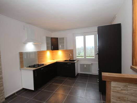 Appartement à louer 570 € 3 pièces 2 chambres 56 m² Étage 2/5 Decize 58300