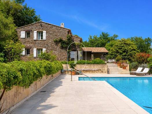 Villa à vendre 2 500 000 € 6 pièces 4 chambres 269 m² 69 884 m² de terrain La Garde-Freinet 83680