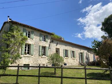 Maison à vendre 480 000 € 12 pièces 7 chambres 300 m² 12 545 m² de terrain Aubeterre-sur-Dronne 16390