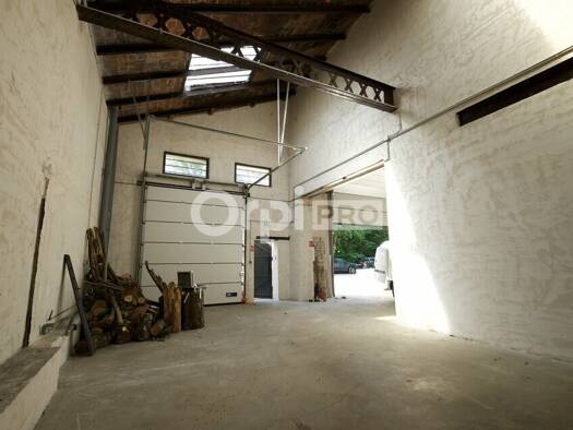 Local d'activités à louer 3 333 € 336 m² d'espace de stockage Fleurieu-sur-Saône 69250