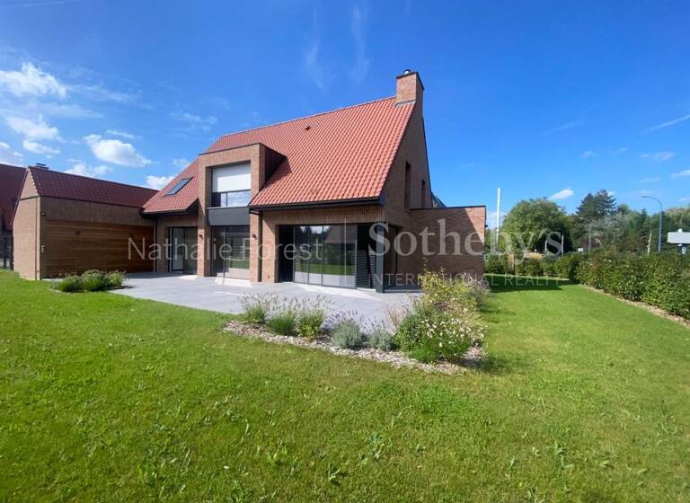 Maison à louer 3 750 € 5 pièces 4<br/>chambres 232,4 m²<br/>superficie 1 000 m²<br/>terrain Croix 59170