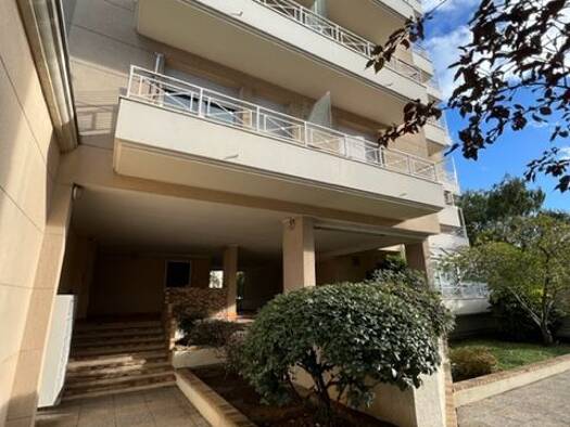 Parking à louer 70 € 12 m² Père Komitas Chaville 92370