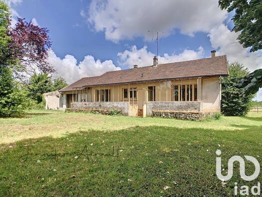 Maison de plain-pied à vendre 175 000 € 3 pièces 2 chambres 97 m² 5 407 m² de terrain Montigny Lencoup 77520