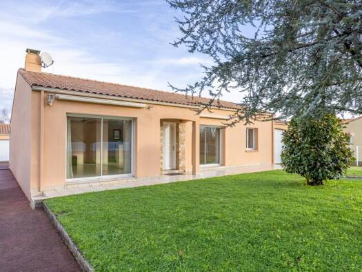Maison de plain-pied à vendre 315 700 € 4 pièces 2 chambres 125 m² 1 151 m² de terrain Saint-Lumine-de-Coutais 44310