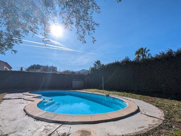 Maison à vendre 349 000 € 4 pièces 2 chambres 98 m² 810 m² de terrain Gonfaron 83590