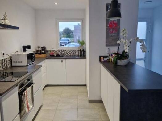Maison de plain-pied à louer 960 € 4 pièces 3 chambres 92 m² Plouider 29260