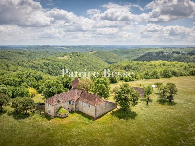 Mas à vendre 780 000 € 5 pièces 3 chambres 236 m² 93 250 m² de terrain Cahors 46000