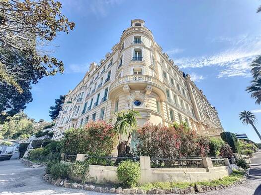Appartement à vendre 285 000 € 2 pièces 1 chambre 43,5 m² Étage 5/5 Bioves-Casino Menton 06500