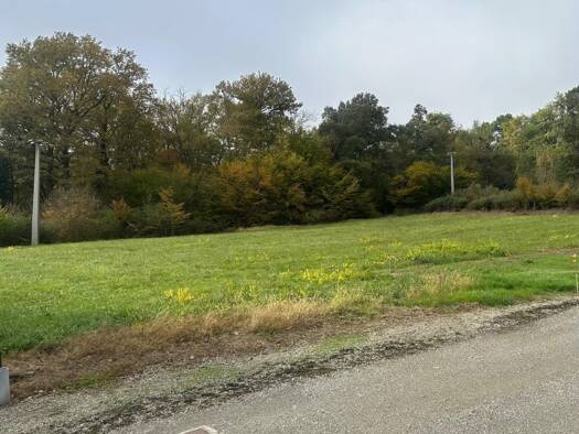 Terrain constructible viabilisé à vendre 61 162 € 1 864 m² de terrain Cleyrac 33540