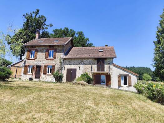 Maison de ville à vendre 204 250 € 7 pièces 3 chambres 186 m² 1 900 m² de terrain Saint-Amand-Jartoudeix 23400