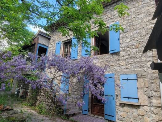 Maison à vendre 240 000 € 9 pièces 7 chambres 230 m² 3 311 m² de terrain Mayres 07330
