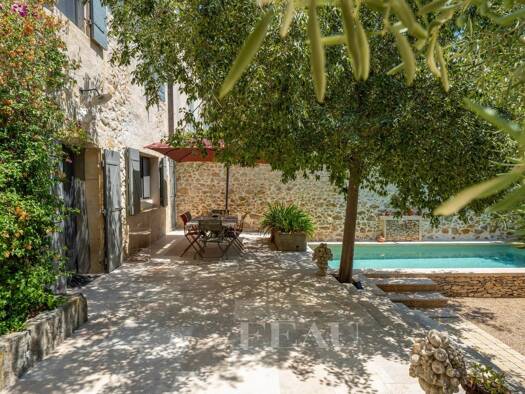Maison à vendre 1 850 000 € 9 pièces 6 chambres 328 m² 548 m² de terrain Boulbon 13150