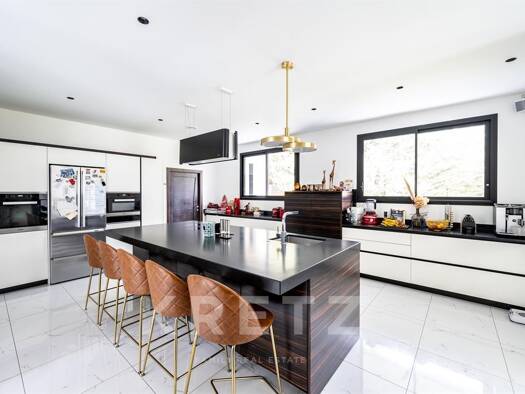 Maison à vendre 9 000 000 € 10 pièces 6 chambres 800 m² 3 900 m² de terrain Marnes la Coquette 92430