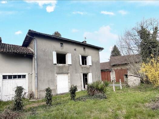Maison à vendre 77 420 € 5 pièces 4 chambres 86 m² 1 818 m² de terrain Dournazac 87230