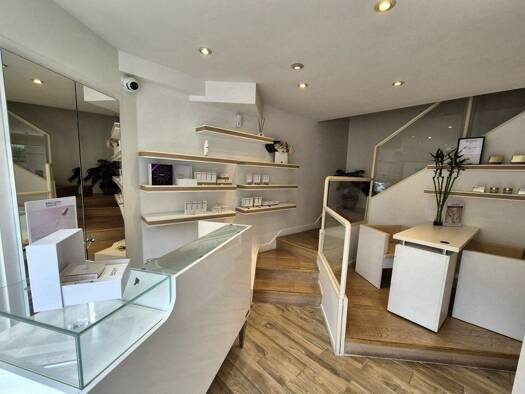 Institut de beauté à vendre Fonds de commerce 76 300 € 75 m² de surface de vente Centre-Hôtel de Ville Limoges 87000