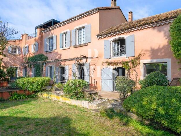 Maison à vendre 2 080 000 € 8 pièces 4 chambres 330 m² 1 389 m² de terrain Paradou 13520