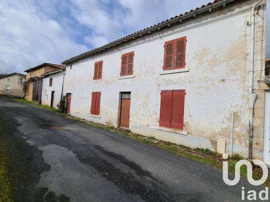 Maison à vendre 34 800 € 3 pièces 2 chambres 148 m² 1 685 m² de terrain Chey 79120