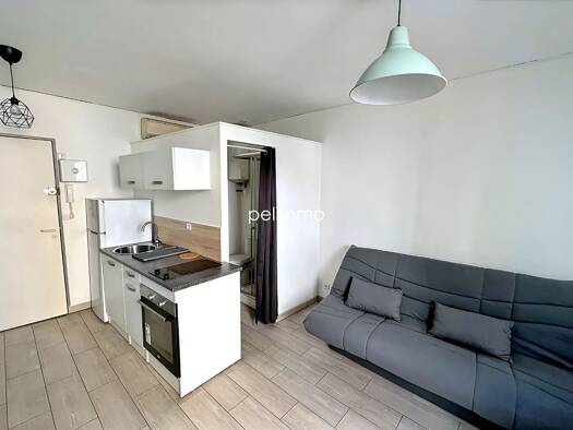 Appartement à louer 513 € 1 pièce 16 m² Étage 1/3 Centre Ville Salon-de-Provence 13300