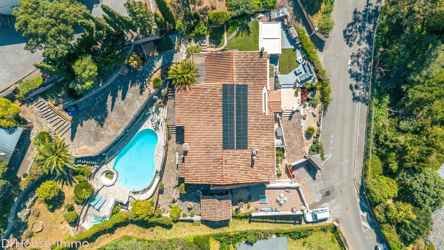 Maison à vendre, 301m², LA CROIX VALMER