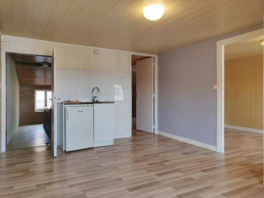 Appartement à louer 265 € 2 pièces 1 chambre 42 m² Dernier étage, Étage 2/2 Saint-Symphorien-de-Lay 42470