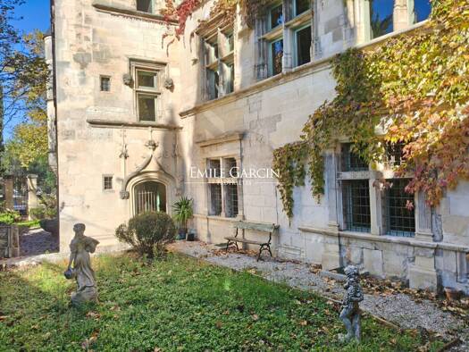 Hôtel particulier à vendre 1 360 000 € 8 pièces 4 chambres 590 m² 800 m² de terrain L'Isle-sur-la-Sorgue 84800