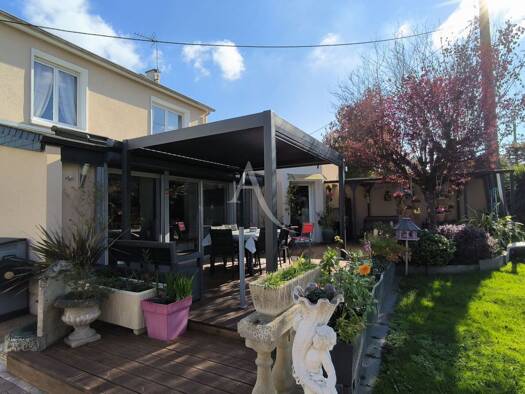 Maison en viager occupé Bouquet 170 982 € 7 pièces 4 chambres 150 m² 621 m² de terrain Sud Segré-en-Anjou Bleu 49500