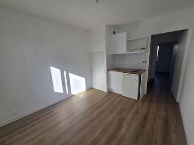 Appartement à louer 399 € 2 pièces 1 chambre 24 m² RDC/1 Centre Ville La Couronne 16400