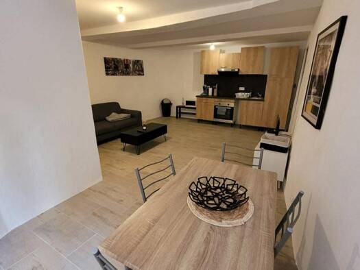 Appartement à vendre 90 000 € 2 pièces 1 chambre 43 m² RDC/3 Aups 83630